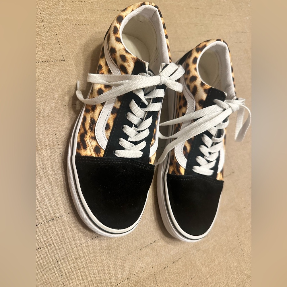 Women’s Vans Leopard sneakers. Like new condition